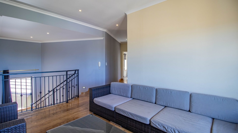 To Let 5 Bedroom Property for Rent in Rome Glen Western Cape